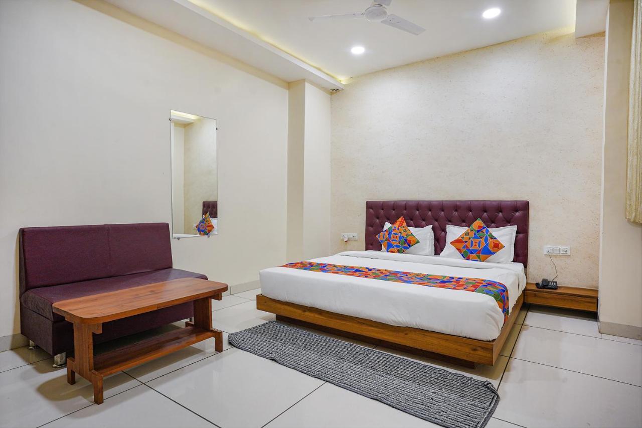 Fabhotel Sukh Vilas Indore Exteriör bild